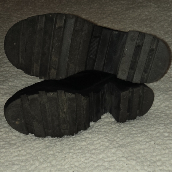 Dolce Vita Black Chelsea Ankle Boots with Block Heel - Picture 5 of 5